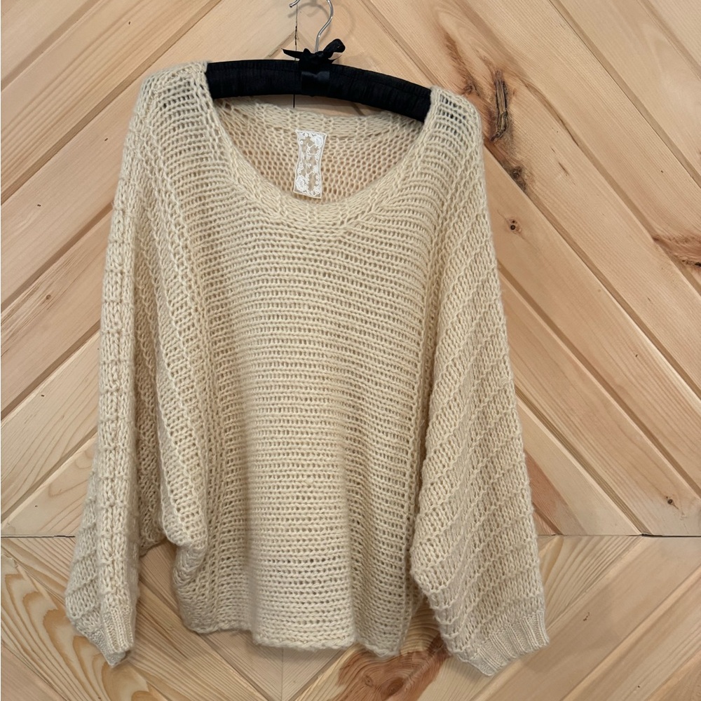 Sadie and Sage Sweater Size M.